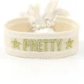 Boheems beige geweven kwastjesarmband met gouden PRETTY borduursel en sterren - Beige PRETTY