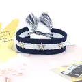 Detalle de pulsera tejida a rayas azules y blancas con estrellas de plata y borlas - Borla Azul Blanco (45#)