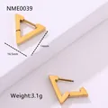 Detalle de pendientes de aro triangulares dorados con medidas 16,5mm y peso de 3,1g - Estilo Triángulo Pequeño (Estilo 12) / Dorado