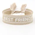 Handgeweven kaki Best Friends vriendschapsarmband met wit borduursel en kwastjes - Khaki en Wit BEST FRIENDS