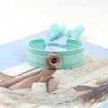 Pulsera Noosa tejida azul claro con botón de presión plateado y borlas a juego - Azul Claro (14#)