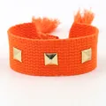 Bracelet tissé orange réglable avec clous dorés carrés et glands de style chic - Orange