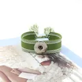 Pulsera Noosa tejida verde con broche metálico de presión y detalle de borla - Verde Blanco (23#)