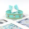 Bracelet tissé vert menthe avec rivets en cœur argentés et détails de glands - Vert menthe