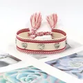 Bracelet tissé crème fait main avec clous cœur argentés et franges à glands - Cream Red Dots