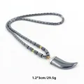 Detailopname van hematiet kralenketting met metalen hanger en afmetingen van het item - Platte Tand Stijl