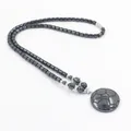 Hemaat kralenketting met cirkelvormige geometrische hanger en zilveren metalen sluiting - Voetbal