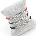 Handgeweven koordarmbanden met LUCKY STAR KISS stalen bedeltjes op sieradenkussen - Aangepaste Stijl / Aangepaste Kleur