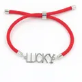 Handgemaakte rode gevlochten armband met roestvrijstalen LUCKY bedeltje en schuifsluiting - LUCKY Letters Stijl / Staal + Rood