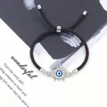 Λεπτομέρεια του ρυθμιζόμενου βραχιολιού evil eye με μπλε σμάλτο και καφέ κορδόνι - Στυλ Βλεφαρίδες (HM2405-08D) / Καφέ