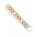 Portachiavi da polso ricamato boho con moschettone in metallo argento su sfondo bianco - Reticolo Arancione Blu Rosa (09-05B)