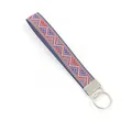 Portachiavi da polso in tessuto etnico con motivo jacquard geometrico e anello in metallo - Triangolo Rosso Blu Viola (09-07B)