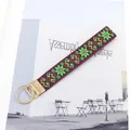 Portachiavi con cinturino ricamato etnico con motivi geometrici rossi e verdi - Motivo Floreale Geometrico Rosso Verde Nero (10-05A)