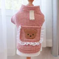 Hundepullover in Rosa mit Hahnentritt-Muster, Bär-Stickerei, Spitze und D-Ring-Haken - S / Rosa Hahnentritt Weste