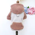 Détail d'un sweat à capuche en laine d'agneau pour animaux avec anneau en D en métal - XS (env. 1-1,5kg) / Style Harnais à Capuche Rose