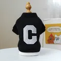 Felpa nera per animali con ricamo lettera C glitter argento su piccolo manichino - XS / Felpa Lettera C - Nero