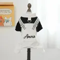 Tuta per cani con top nero e salopette in velluto bianco con ricamo Amour dorato - XS / Tuta Da Tiro