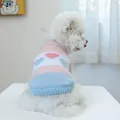 Detalle del suéter para perro a rayas rosa y azul con patrón de punto jacquard de corazón - Suéter Jacquard Corazón Azul Rosa