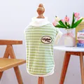 Hond en kat harnas vest met grasgroene en witte strepen en vintage lederen patch - Groen-wit gestreept met vintage patch