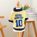 Detail van geel ademend huisdiershirt met marineblauwe bies en Goal Hunter tekst - Geel Goal Hunter sportvest