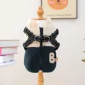 Gilet en polaire pour chien crème et vert foncé avec harnais intégré et écusson 'B' - XS / Hauts / Vert et Blanc