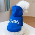 Felpa con cappuccio blu navy per cani con scritta Captain bianca per animali di piccola taglia - XS / Blu Reale (Captain)
