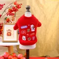Detail van rode feestelijke huisdierentrui met traditioneel Chinees borduurwerk - XS / Nieuwjaar Sweatshirt - Dagelijks Geluk / Rood