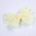 Detalle del lazo de organza crema con perlas para perros pequeños y gatos - Lazo de Hilo de Perlas / Amarillo