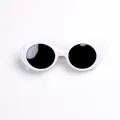 Vista superior de gafas de sol ovales para mascotas con montura blanca y cristales negros - Ovalado / Blanco