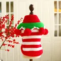 Dettaglio della trama a maglia del maglione natalizio per animali con pompon e pizzo - XXS / A righe rosse e bianche