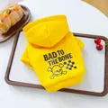 Détail du sweat à capuche jaune pour chien avec texte Bad to the Bone et motif crâne - XS / Jaune Citron (Bad Bone)