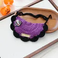 Gehaakte Halloween bandana voor huisdieren in paars en zwart met schedelmotief - Halloween Gouden Tag Gebreide Slab - Letter Schedel