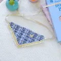 Bavaglino a triangolo in tweed per animali con perle finte e ciondolo a cuore oro - Blu
