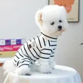 Gestreifter Fleece-Haustier-Jumpsuit für kleine Hunde mit Ärmeln und dekorativem Label - XS / Schwarz-weiße Streifen