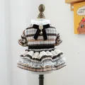 Robe vintage à carreaux pour chien avec dentelle et nœud en velours sur mannequin - Plaid Marron Maillard