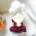 Robe à carreaux pour animaux avec capuche en tricot blanc et pompon pour chats et chiens - Plaid Rouge et Noir