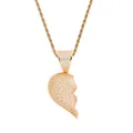 Dettaglio del ciondolo a cuore hip-hop dorato con cristalli e bordi in smalto rosa - Left Gold Pendant with Rope Chain