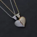 Macro della collana con ciondolo a cuore hip hop con cristalli pavé oro e argento - Pendaglio Coppia Bicolore Sinistra Argento Destra Oro con Catena a Corda