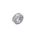 Détail d'une bague hip hop en argent sertie de zircons rectangulaires et ronds en pavé - US 7 / Argent