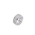 Anello hip hop argento con quattro file di zirconi e bordi perlati su sfondo bianco - US 7 / Argento