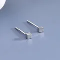 Minimalistische S925 Sterling Silber Würfel Ohrstecker mit poliertem Metall-Finish - Würfel-Stil (BLN211E) / Weißgold