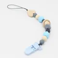 Dettaglio catenella portaciuccio in silicone e legno con cuore e clip in plastica blu - Blu
