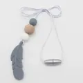 Siliconen bijtketting veertje voor baby's met beukenhouten kralen en veiligheidssluiting - Veer Dromenvanger / donkergrijs