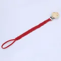 Attache-tétine tressée rouge faite main avec clip en bois naturel pour bébés - Rouge