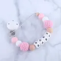 Detailansicht der Schnullerkette mit Silikonperlen, Holzperlen und BABY Schriftzug - Rosa