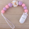 Detailansicht der Silikonperlen und des Schaf-Dekors an der Schnullerkette für Babys - Schaf - Lila
