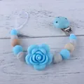 Schnullerkette aus Silikon mit himmelblauen Perlen und großem Rosenblüten-Element - Blau