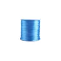 Cordon de satin bleu vif sur une bobine en plastique pour projets de tissage DIY - Bleu clair