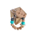 Baby Schnullerkette mit grauen Perlen und Bärenclip aus Buchenholz auf Holzwürfel - Teddybär