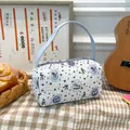 Sac à main matelassé en coton avec motif floral bleu et ours sur nappe à carreaux - Poney Bleu